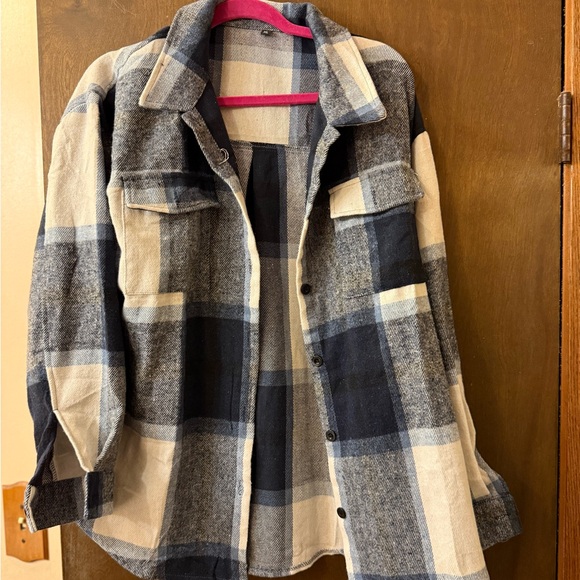 Tops - Plaid Button-Up Shirt in Blue and Cream